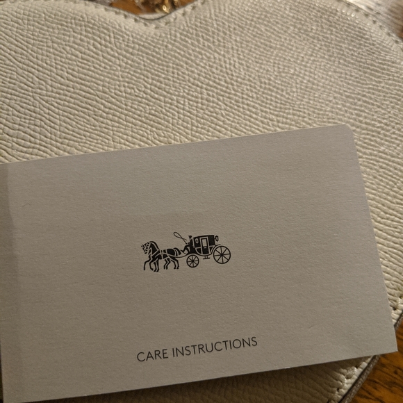 Coach Heart shaped clutch - Picture 3 of 5